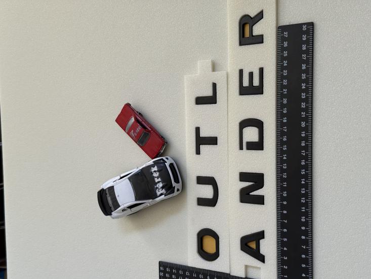 Mitsubishi Outlander Yeni Nesil Boşluklu Piano Black Kaput Yazısı 3M 3D ABS