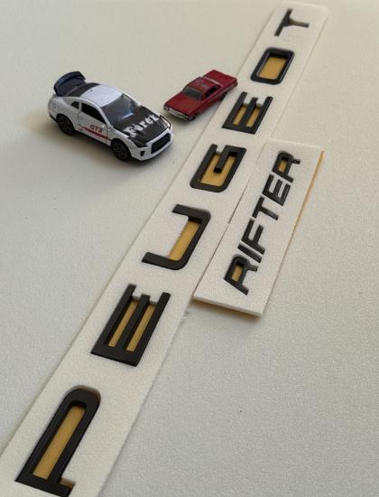 Peugeot ve Rifter Yeni Nesil Piano Black Bagaj Yazısı Seti 3M 3D ABS