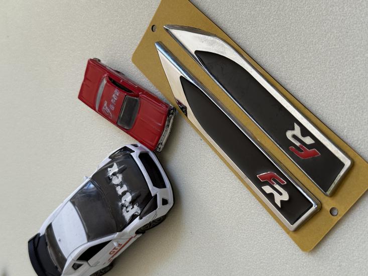 Seat FR Piano Black Bıçak Çamurluk Arması 3M 3D ABS